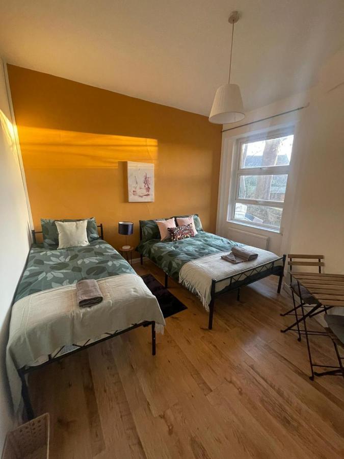 Contemporary Private Rooms Near Central London Exterior photo