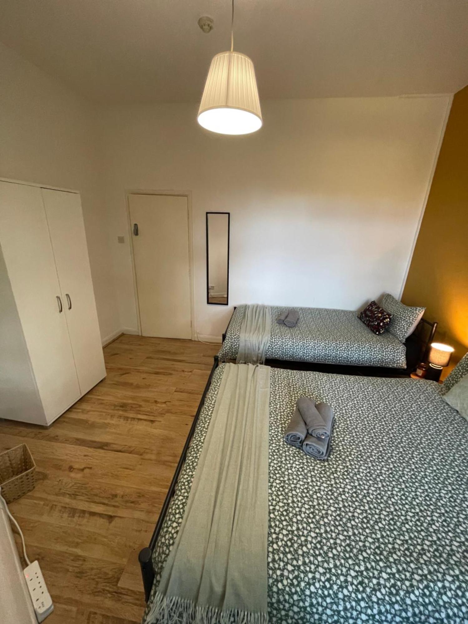 Contemporary Private Rooms Near Central London Exterior photo